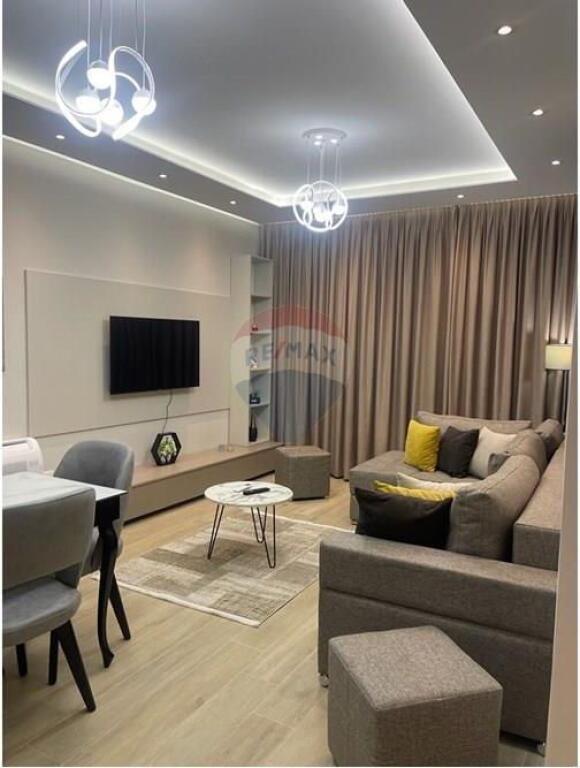 Apartment for rent 1+1 at Komuna Parisit