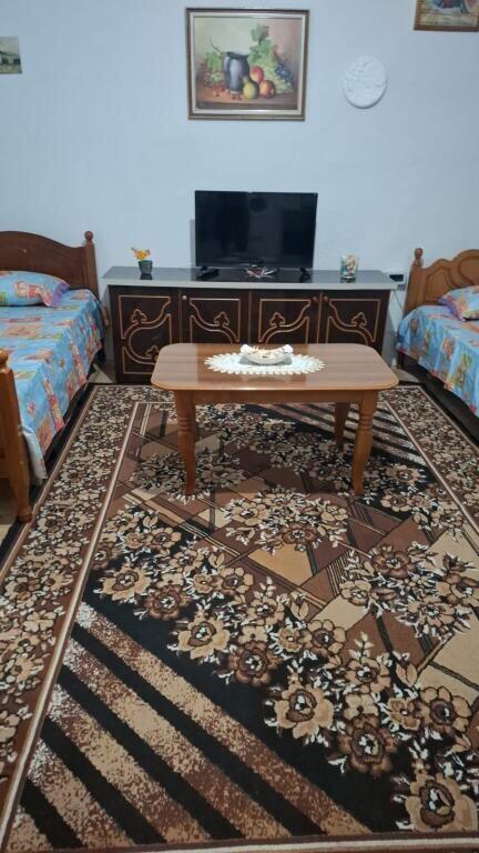 Garsoniere me qera tek Pazari i Ri. Vetem per vajza