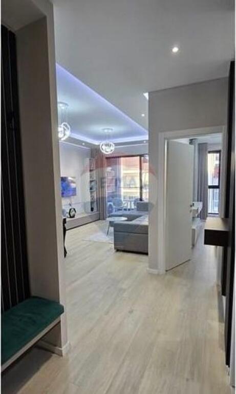 Aprtament 1+1 me qira tek Komuna e Parisit