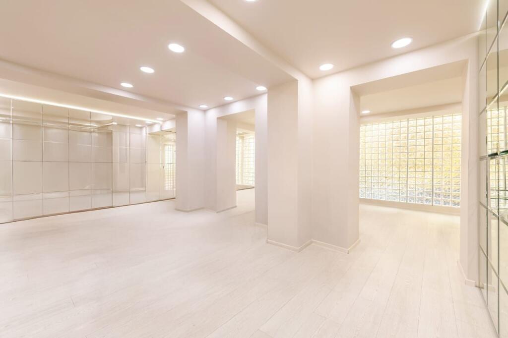 AMBIENT PER ZYRA ME QIRA PRANE TAIVANIT 120 M2