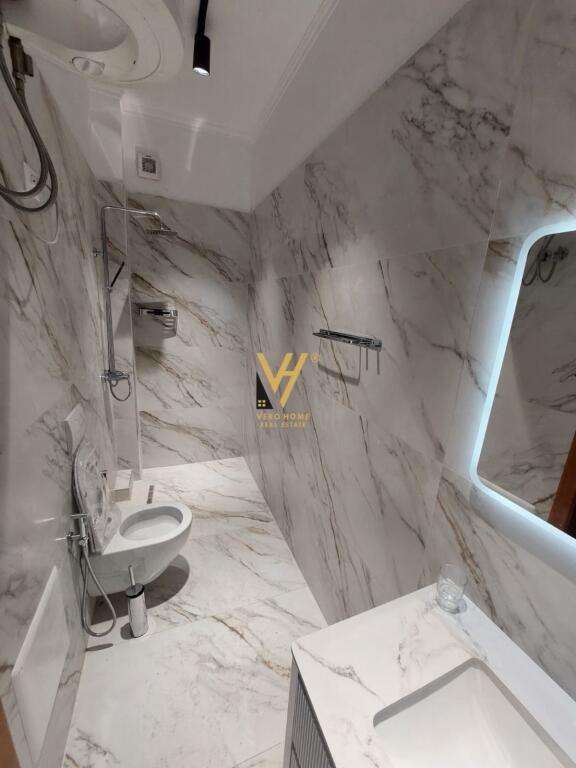 JEPET APARTAMENT 1+1+2 BLK ME QERA NE SELITE 40.000 LEKE