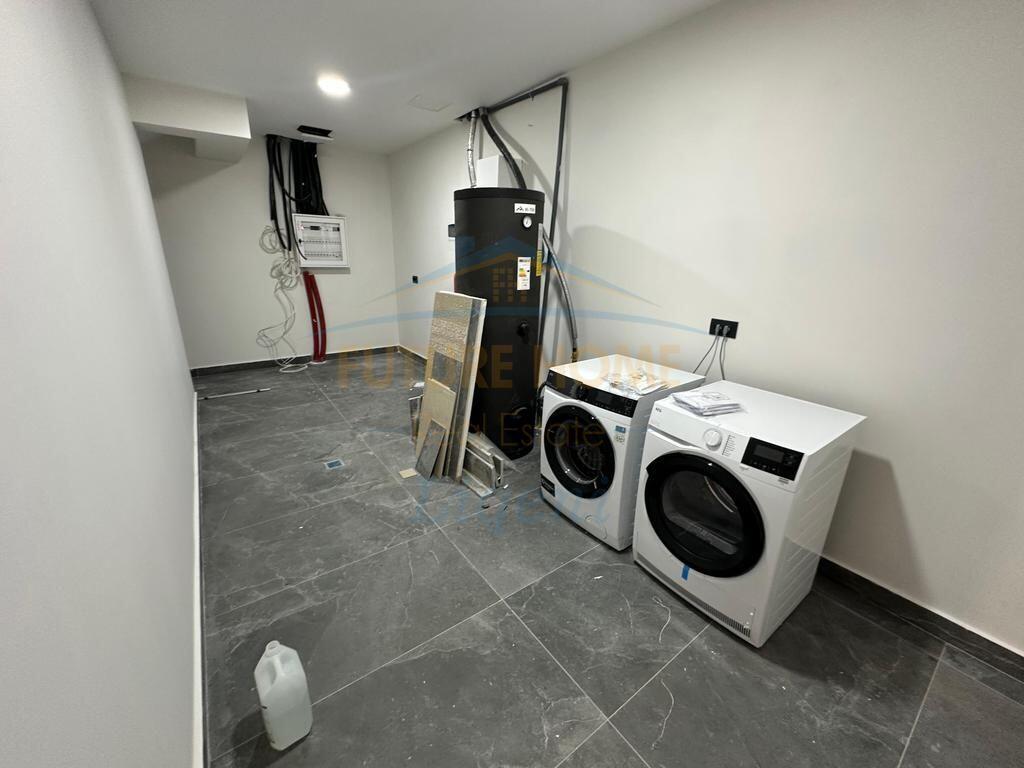 Qera, Vilë, Vilat Forest, Liqeni I Thatë, Tiranë.