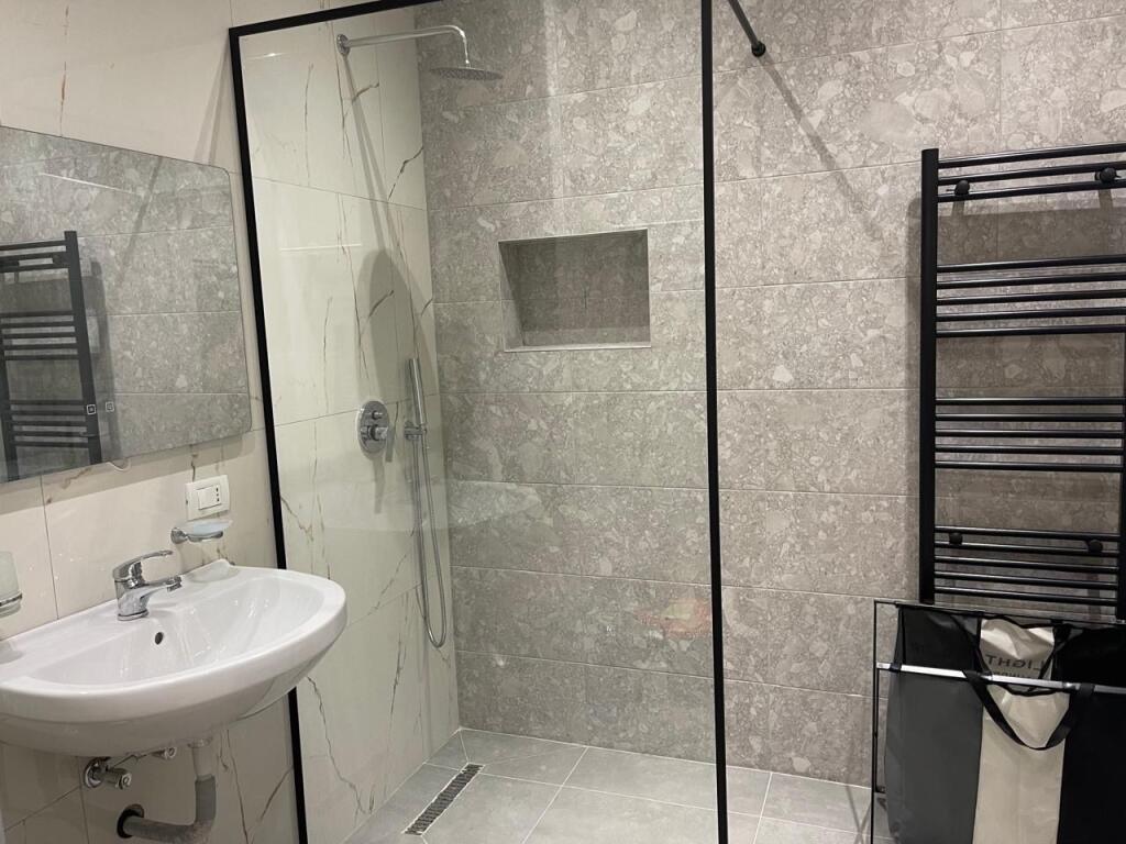 Apartament 2+1+2 me parkim per qira te Fusha e Aviacionit