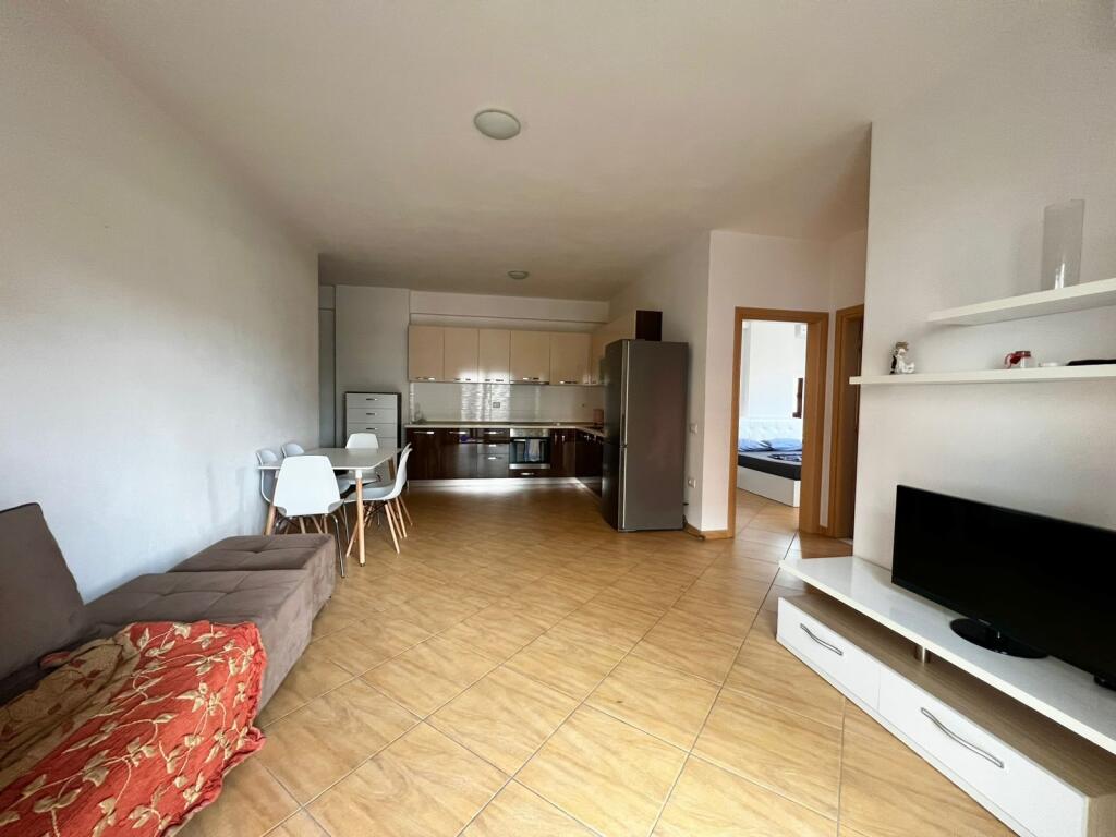 Shitet Apartament 2+1+2 ballkone Lumgomare, Vlore