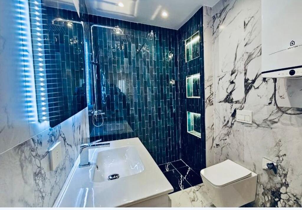 APARTAMENT ME QERA 2+1+2 NË QENDËR