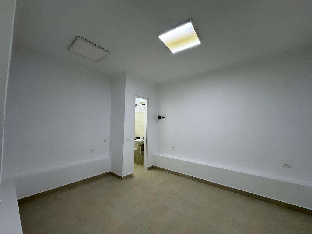 Locale Commerciale Nuovamente Costruito in Vendita Vicino a Selvise