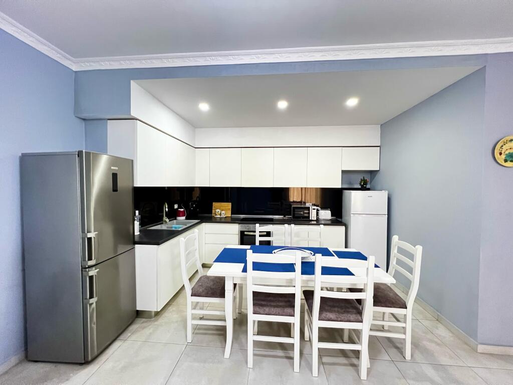 Apartament 3+1+2wc & 2 Ballkone me Qera, Vlore