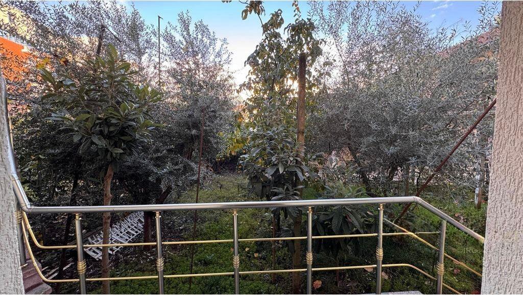 Apartament 2+1 me Oborr dhe Parkim – Rruga Fortuzi, 86m²