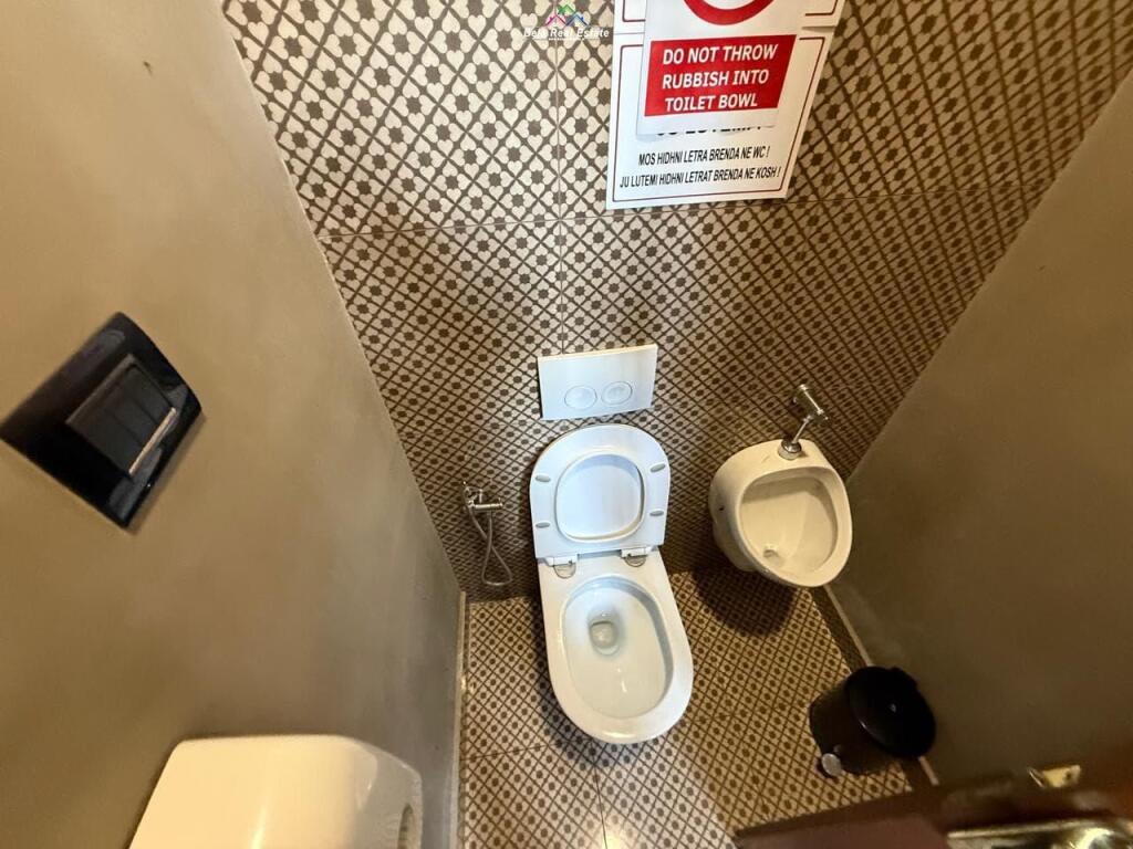 Shitet Biznes Restorant tek Pazari i Ri (ID BSHB145) Tirane