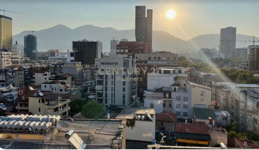 JAPIM ME QIRA AMBIENT KOMERCIAL TE 21-DHJETORI