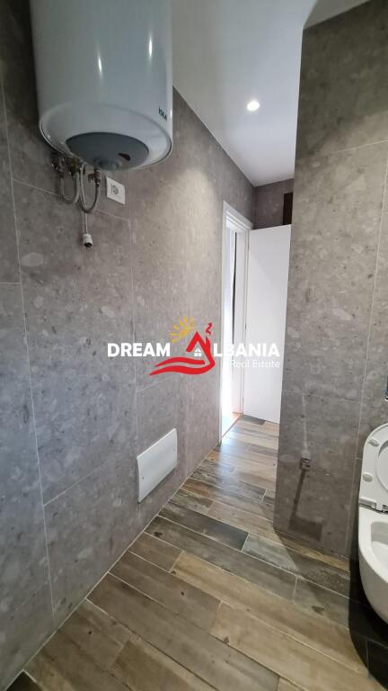 Jepet me qera Duplex dhe 2 post parkimi ne rrugen e Barrikadave prane Qendres ne Tirane (ID 42211370)