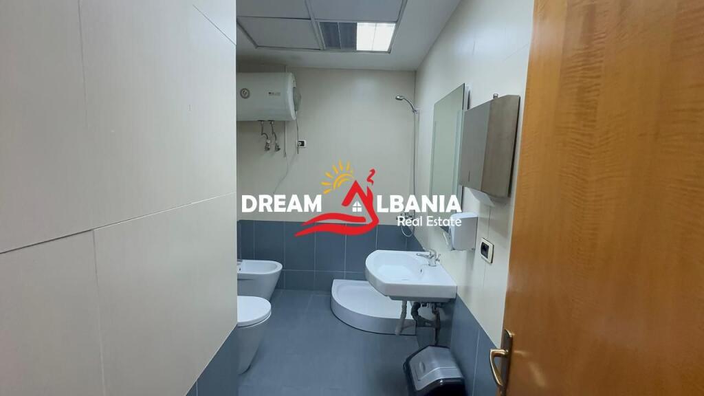 Ambient Zyre për Qira – Bulevardi “Dëshmorët e Kombit”, pranë Kullave Binjake (ID 42611391)