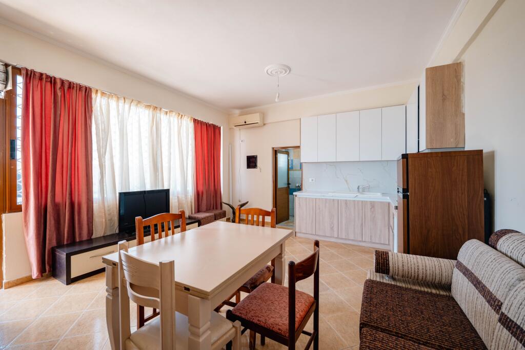 Casa con terreno in vendita a Marina Sarande