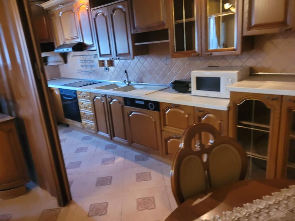 Jepet me qera apartament 2+1+2 tualete+ballkon ne Bllok te Libri Universitar