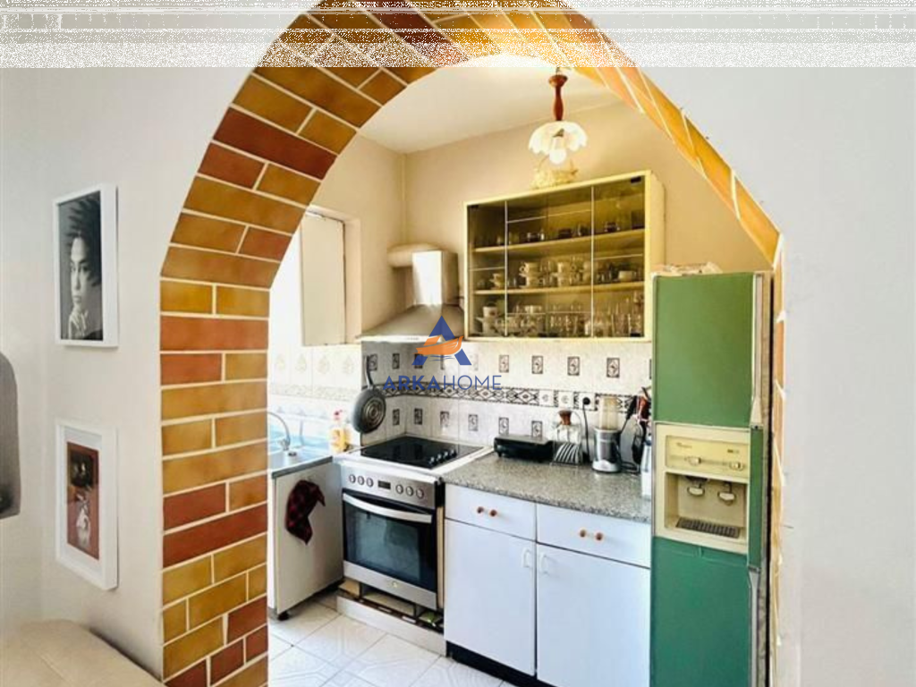 SHITET APARTAMENT 2+1+BALLKON "PRANE ISH-TREGUT ELEKTRIK,RRUGA TODI SHKURTI" 150000 EURO