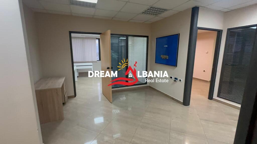 Ambient Zyre për Qira – Bulevardi “Dëshmorët e Kombit”, pranë Kullave Binjake (ID 42611391)