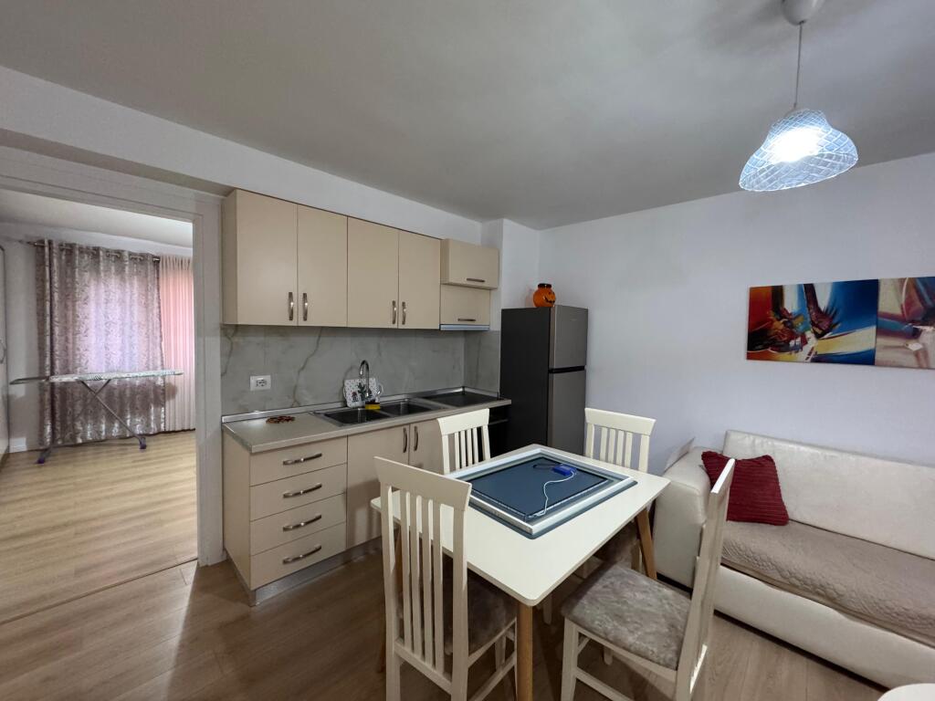 🏡 Jepet me qira apartament 1+1 📍 Pranë shkollës “Osman Myderizi”
