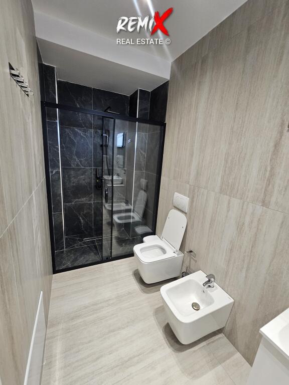 📢 Jepet me qira apartament 1+1 pranë Kishës Amerikane – Kënetë