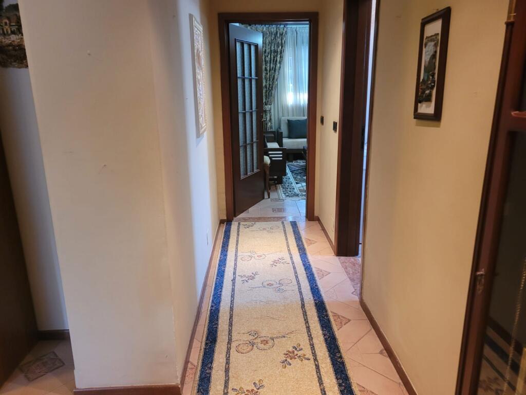 Jepet me qera apartament 2+1+2 tualete+ballkon ne Bllok te Libri Universitar