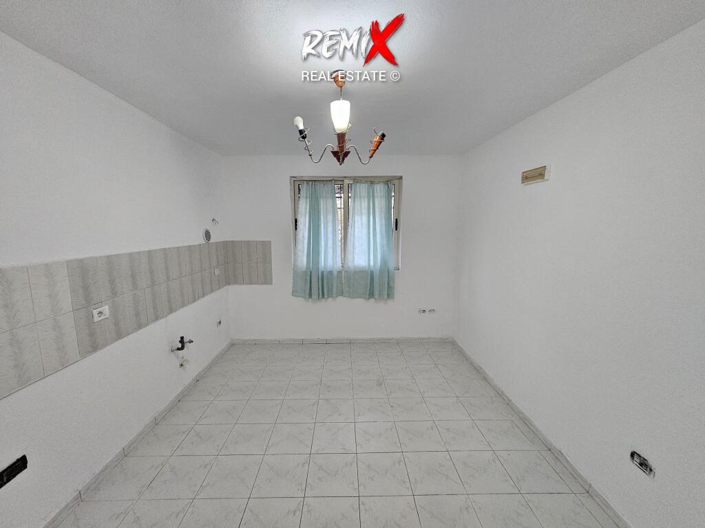 Jepet me qira apartament 3+1+2, pranë Shkollës “Qemal Mici”, Durrës.