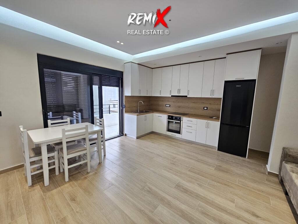 📢 Jepet me qira apartament 1+1 pranë Kishës Amerikane – Kënetë