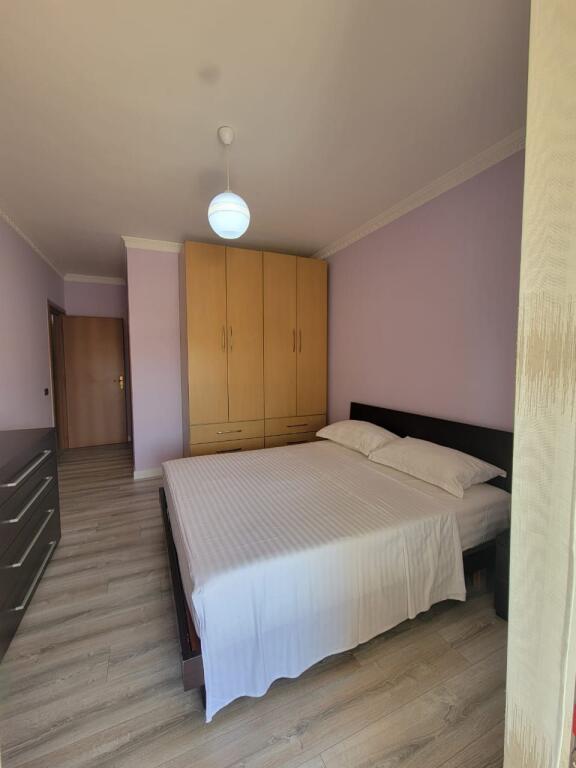 APARTAMENT 2+1 ME QIRA TE KOMUNA PARISIT , PRANE PARKUT OLIMPIK