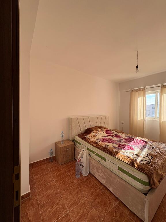 Jepet me qera apartament 1+1 ne plazh prane kompleksit eka