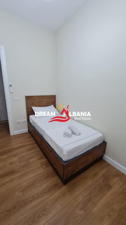 Jepet me qera Duplex dhe 2 post parkimi ne rrugen e Barrikadave prane Qendres ne Tirane (ID 42211370)