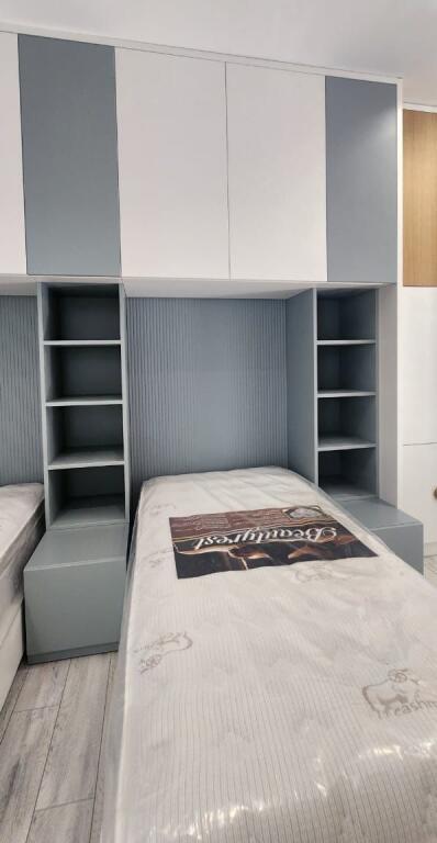 Jepet 3+1+2 me dy poste parkimi ,Delijogj