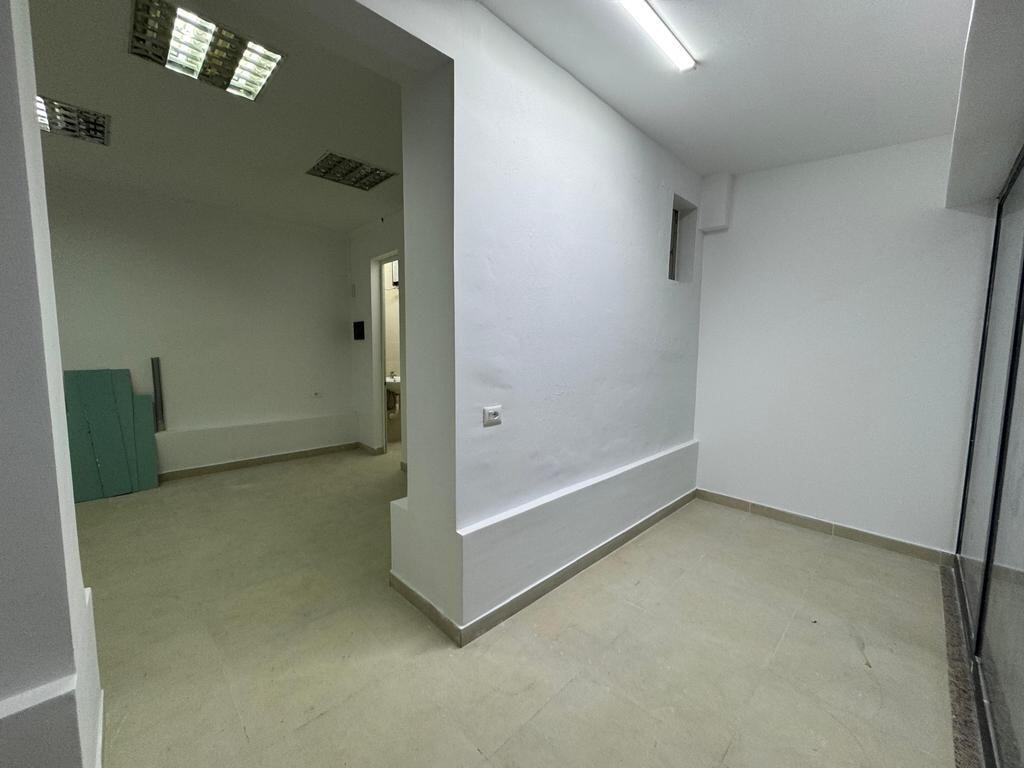 Locale Commerciale Nuovamente Costruito in Vendita Vicino a Selvise