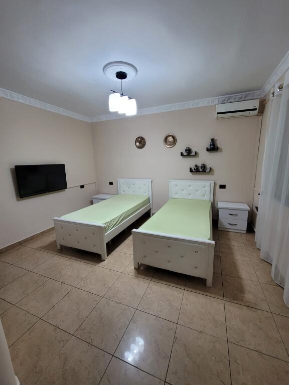 APARTAMENT ME QERA 2+1 RRUGA FORTUZI 65.000 LEKE