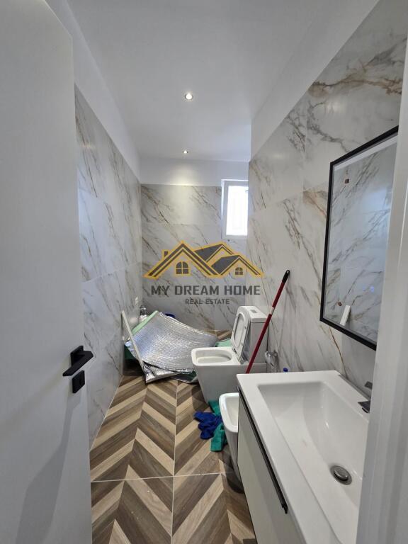 Apartament 2+1+2 Për Shitje në Golem!