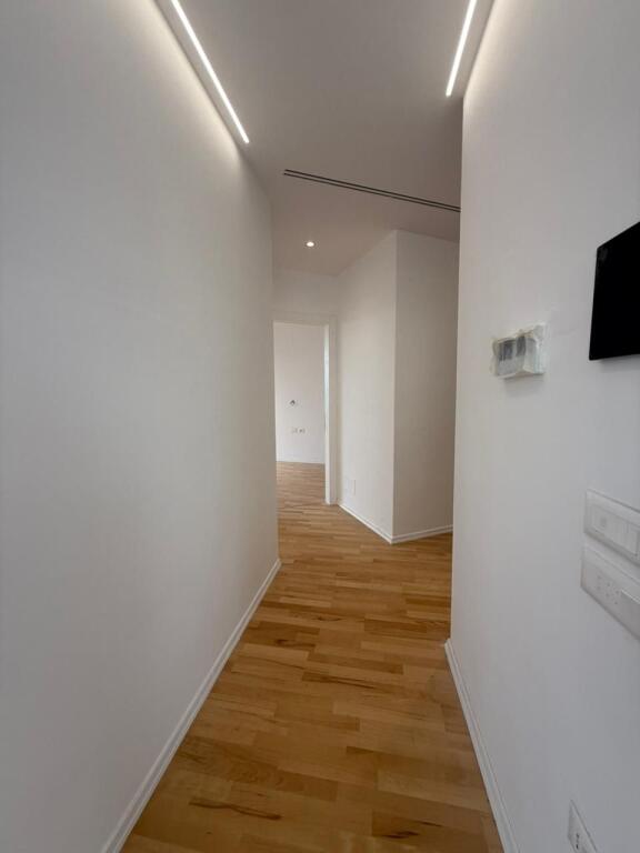 Buze rruges se Kosovareve, LAKE VIEW shesim apartament 2+1+2+verande.