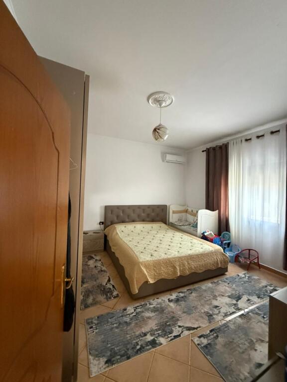 Shitet shtepi Private pran Univers City Qtu 📍