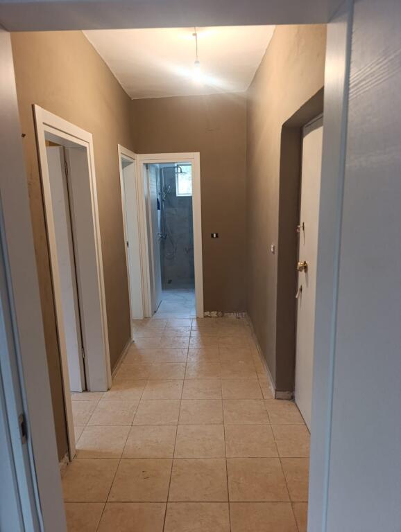 📌 Jepet me qira ambient për zyra 📍 Rruga “Kavajës”, përballë Kishës