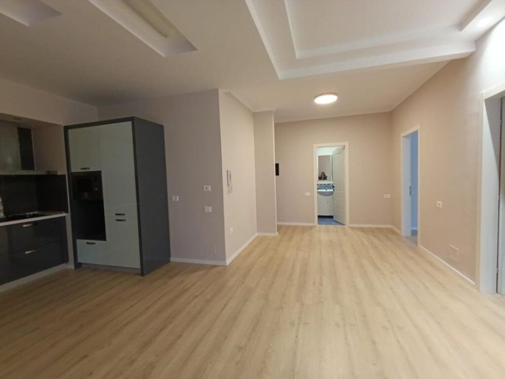 🏡 Shitet Apartament 2+1 në Zonën e Xhamllikut me Hipoteke. Mundësi shumë e mirë investimi!