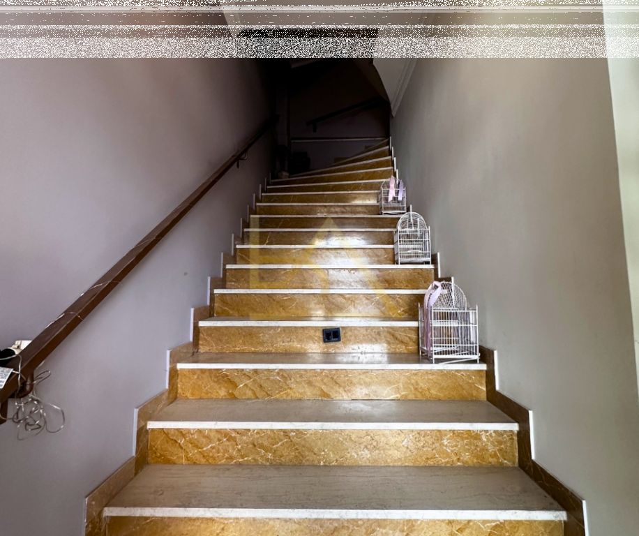 Shitet ambient biznesi + ambient banimi – Aroi, Patras, Greqi