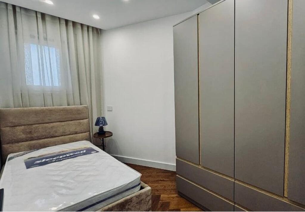 APARTAMENT ME QERA 2+1+2 NË QENDËR