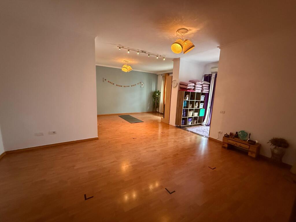 Zyre me qera, Bllok!