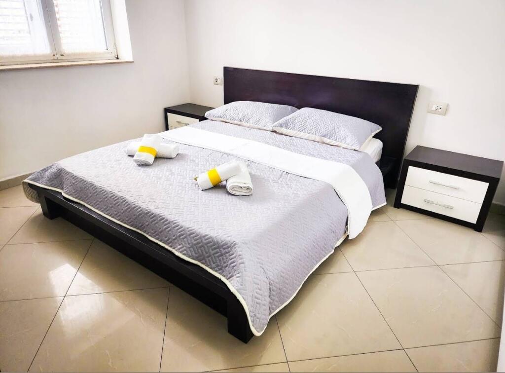 🏡 Jepet me qira Apartament 3+1 – Pazari i Ri