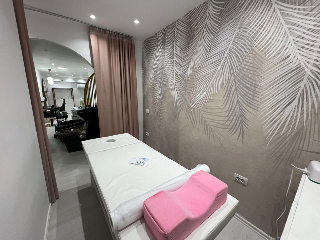 Jepet parukeri me qira te Liqeni i Thatë