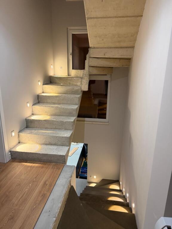 🏡 Jepet me Qira Vilë Luksoze me Pishinë – Pranë Saukut