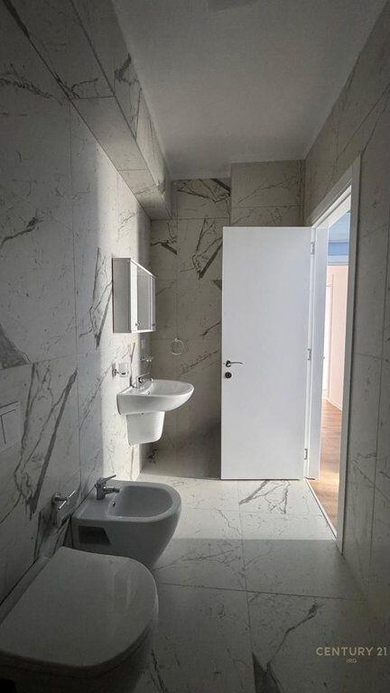 Jepet me qira apartament 2+1+2 tualete+ post parkimi ne Myslym Shyr! 1,100 € /Muaj