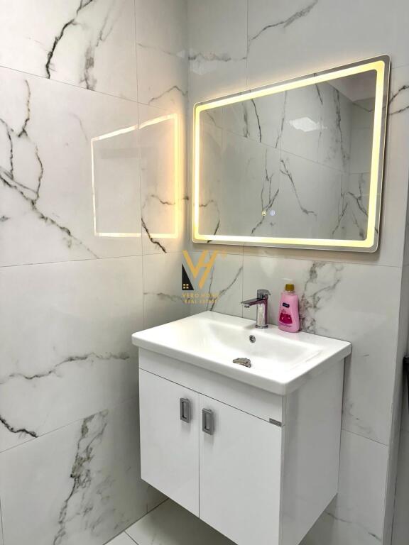 JEPET DYQAN 80 M2 ME QIRA TE KOMUNA E PARISIT 600 EURO