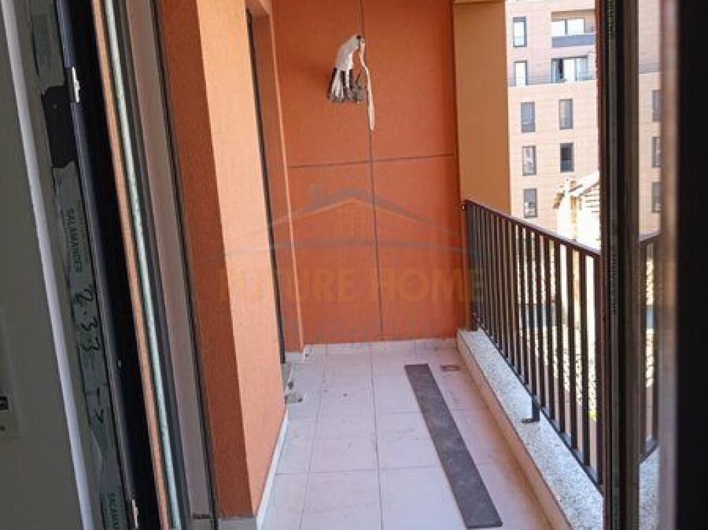 Shitet, Apartament 2+1+2, Rruga Qemal Stafa, Tiranë.