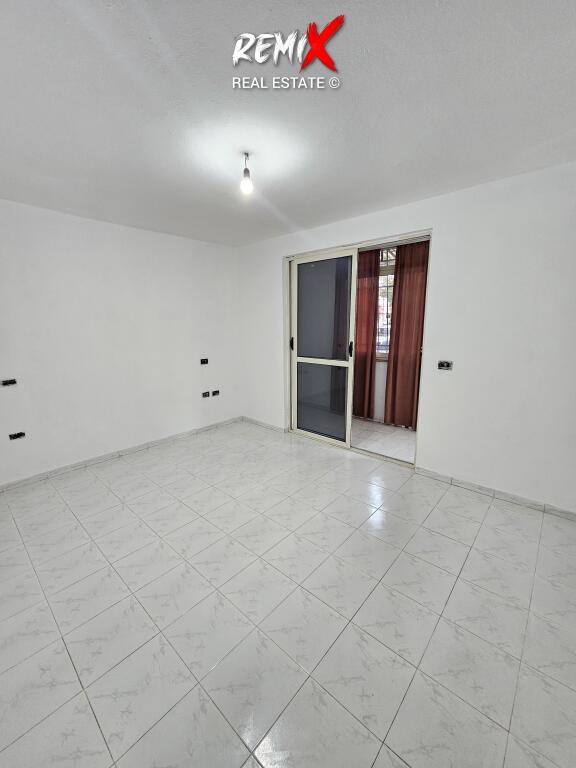 Jepet me qira apartament 3+1+2, pranë Shkollës “Qemal Mici”, Durrës.
