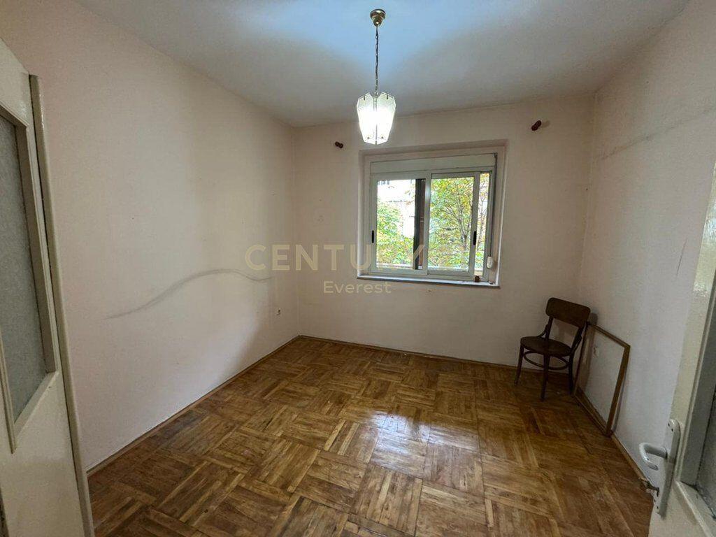 Shesim Apartament 2+1 – Rruga e Barrikadave, Tiranë!! 185,000 € Sip. Totale  77m2