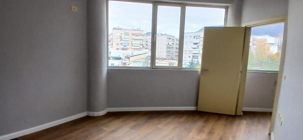 Shitet apartartament 1+1 , Fresku