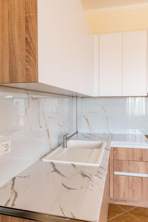 Casa con terreno in vendita a Marina Sarande