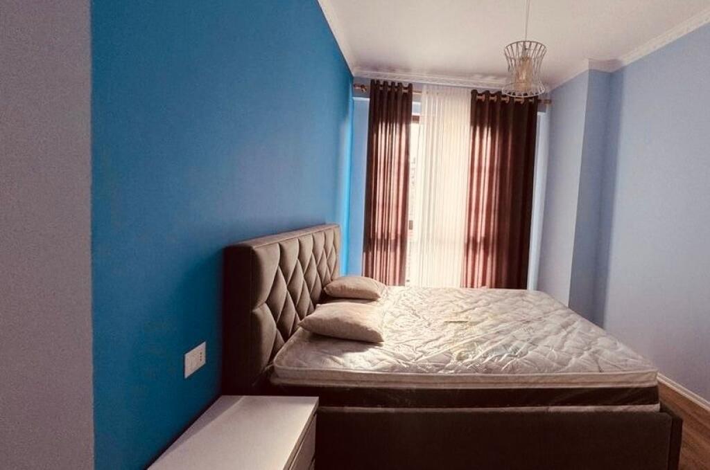 apartament 2+1+2 tualete+ post parkimi ne Myslym Shyr!